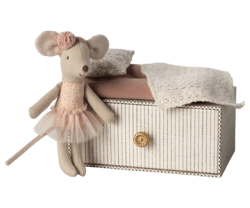 Maileg - Dance mouse in daybed, Little sister - Pre-order - Expected in stock from 1/9-2024