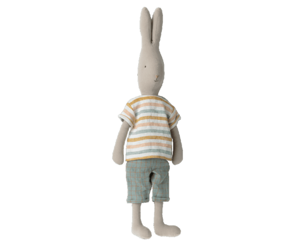 Maileg - Kanin størrelse 4 med bukser og t-shirt - 63 cm.