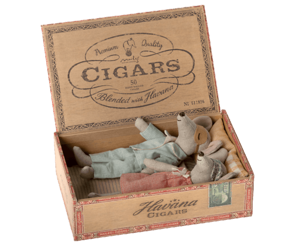 Maileg - Mom and Dad mouse in cigarbox