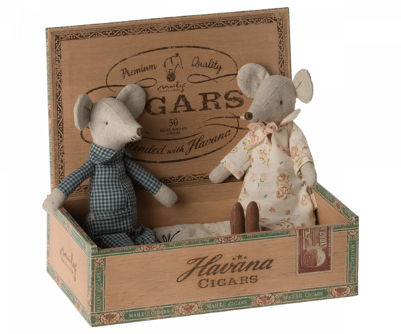 Maileg - Grandma and Grandpa mice in cigarbox - Expected delivery: 15/10-2023