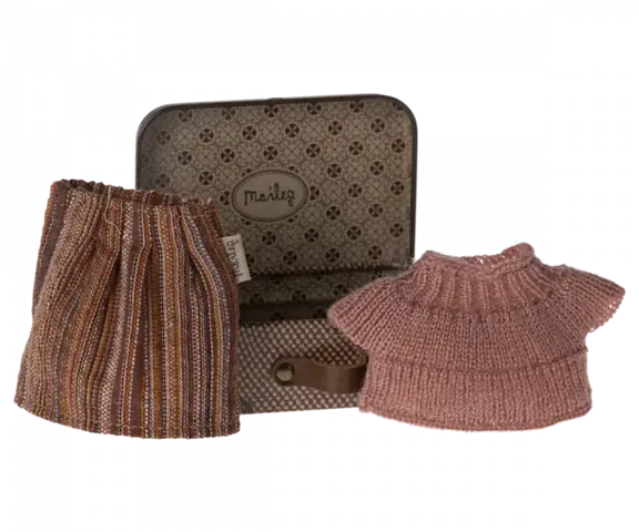 Maileg - Strikket bluse og nederdel i kuffert, Bedstemor mus