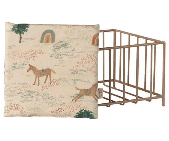 Maileg - Kravlegård, Mikro - Mørk rosa - 2026 - Forventes på lager 10-3-2026