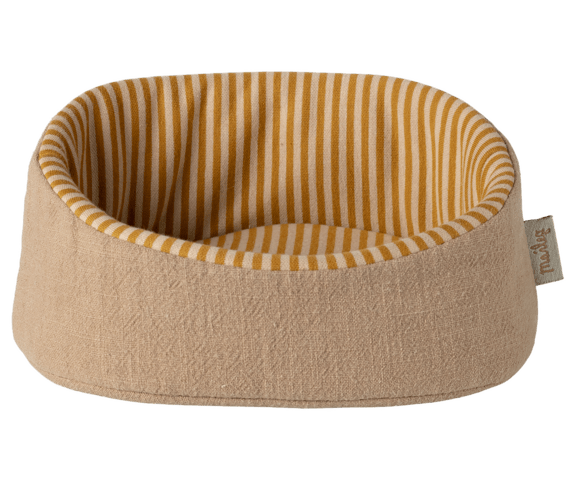 Blød kurv til plyshvalp – hyggeligt sted at hvile og sove