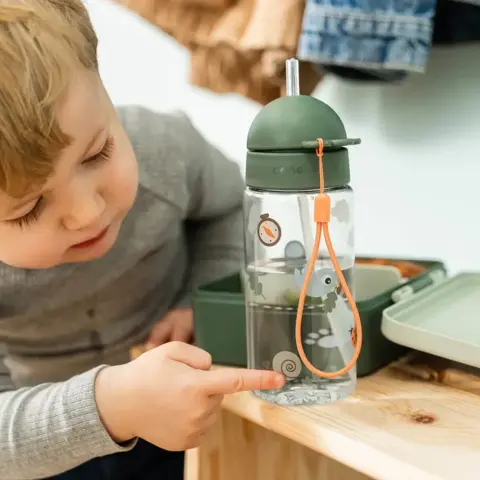 Done By Deer - Drinking bottle w/straw - Tiny trails - 350 ml - Choose sand and green