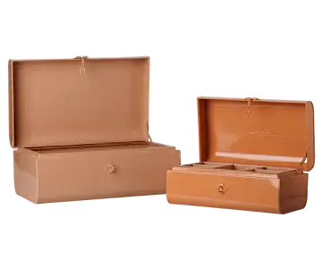 Maileg - Storage suitcase set - Cushions/Coral with tray - 2026 - Pre-order - Expected in stock from 6/11-2026