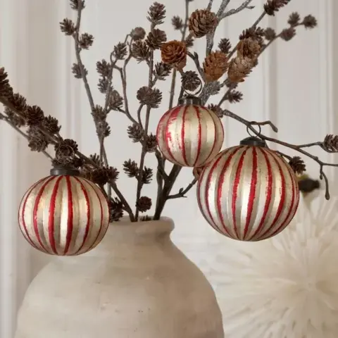 Chic Antique - Julekugler i æske - sæt med 3 stk. - Cherry og champagne