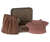 Maileg - Knitted blouse and skirt in suitcase, Grandma mouse